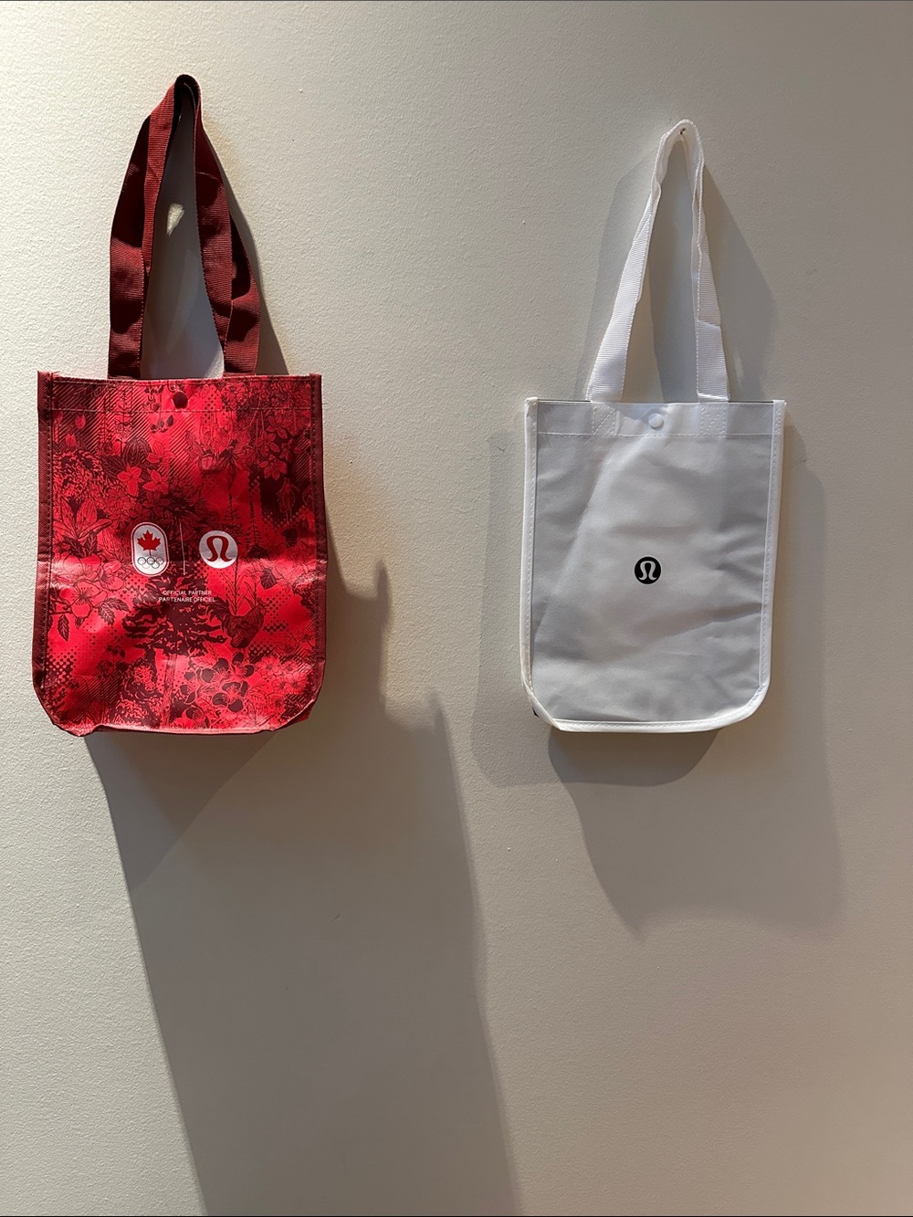lululemon athletica Red Floral and White Reusable Tote Set